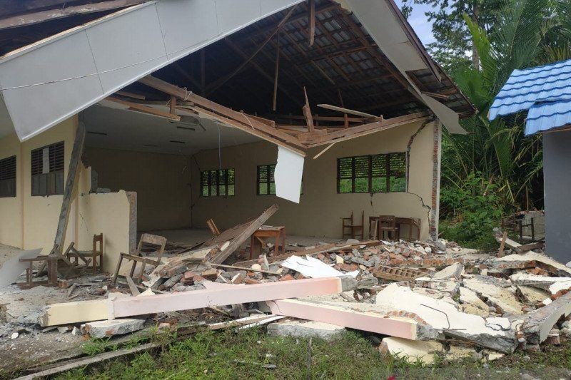 Ratusan Bangunan Sekolah Di Sulbar Rusak Akibat Gempa M 6,2 - Sorotan 24