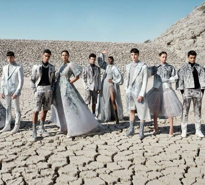 Unik! Fashion Week Perdana untuk Para Pria Arab yang Digelar di Gurun