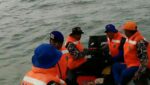 Petugas Gabungan Sedang Melakukan Pencarian 5 ABK yang Hilang di Perairan Gresik