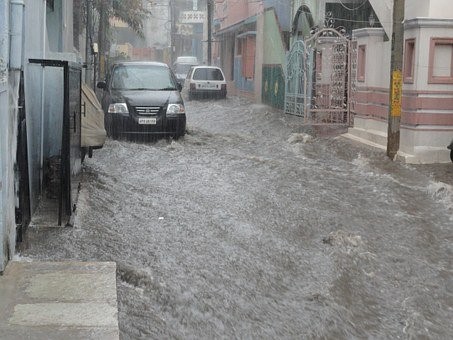 Kemensos Berikan Bantuan Sebesar Rp 300 Juta Untuk Korban Banjir di Paniai