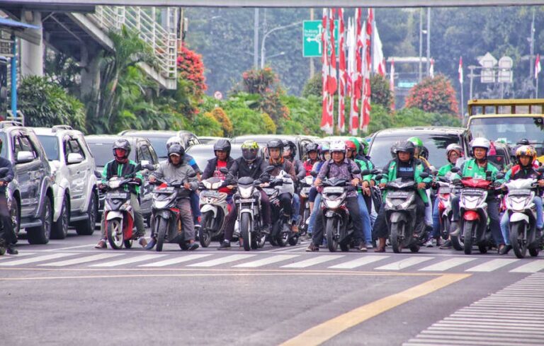 10 Provinsi di  Indonesia  dengan Jumlah  Sepeda  Motor  