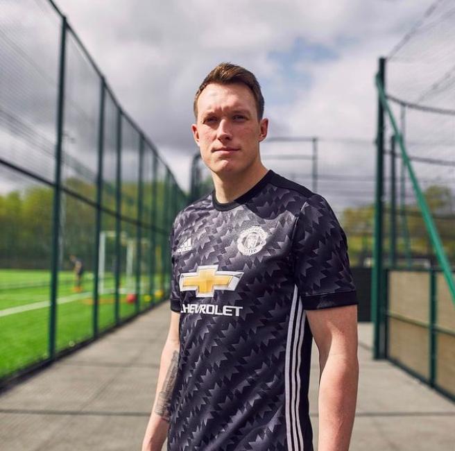 Phil Jones Menepi Sudah Hampir 12 Bulan, Solskjaer Buka Suara