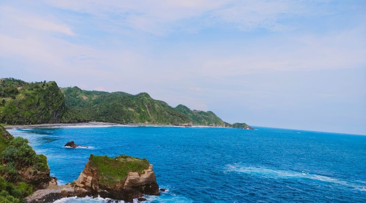 Indahnya Pantai Menganti di Kebumen