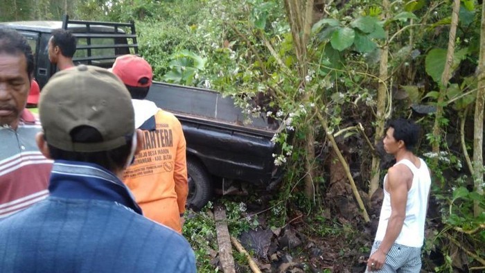 Mengenaskan, seorang sopir tewas terjepit mobil yang tidak kuat menanjak