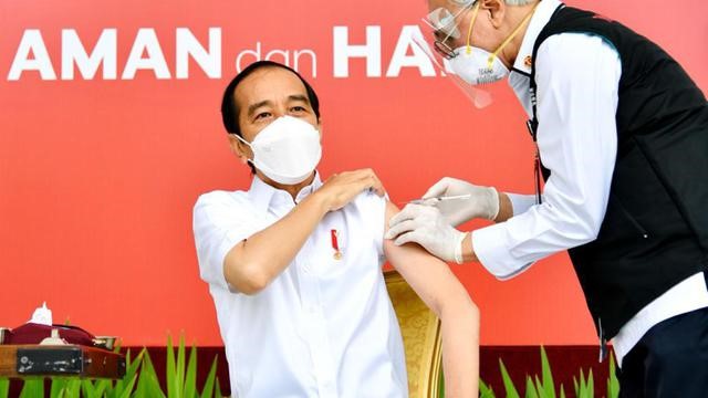 PRESIDEN JOKOWI TARGETKAN 2 JUTA VAKSIN DALAM SEHARI