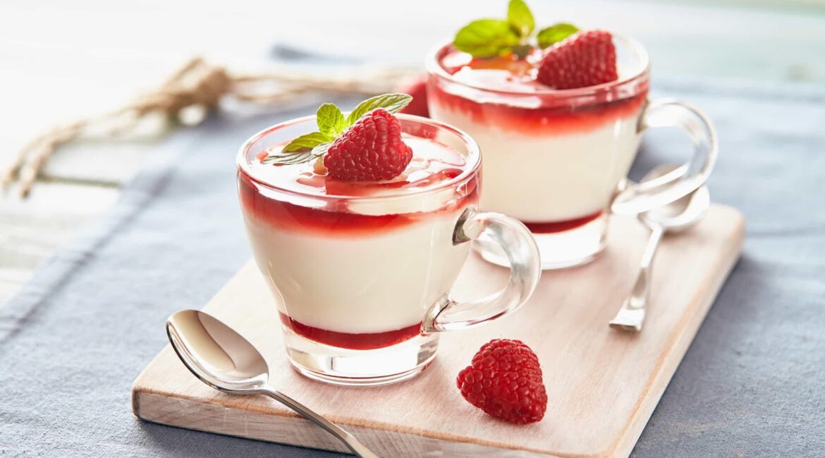 Resep Panna Cotta Strawberry, Dessert Lezat untuk Akhir Pekan