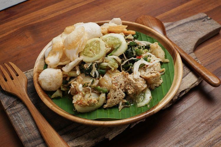 makanan khas bandung yang kedua yaitu lotek