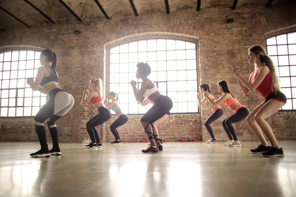 gerakan workout yang kedua adalah squat