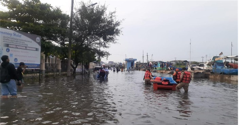 Banjir Rob Rendam Pelabuhan Tanjung Emas Semarang, Apa Penyebab nya?