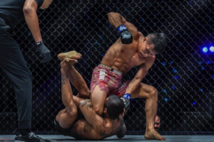 ONE Championship 2022 Alex Silva Berhasil Menaklukan Adrian Mattheis Lewat Kunciannya-2